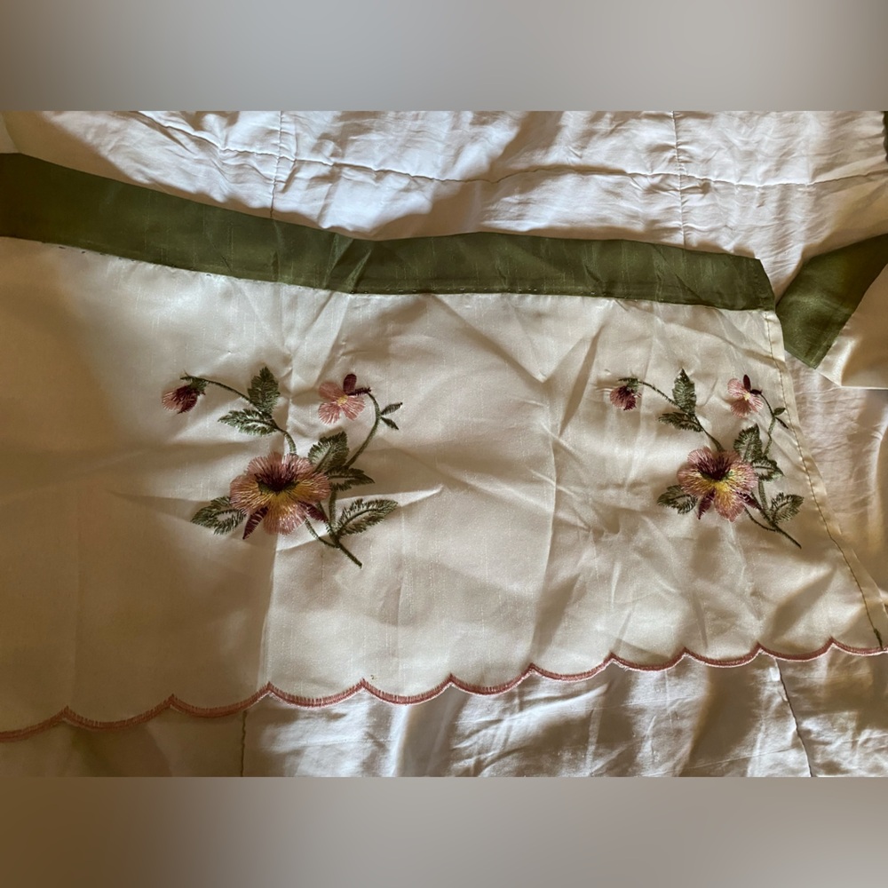 valances Elegant Floral Embroidered 5 pieces Set - Cream and Green